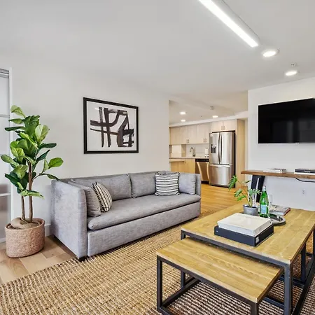 Stylish Modern Apartments At Gables Grand Plaza In Miami Exterior photo
