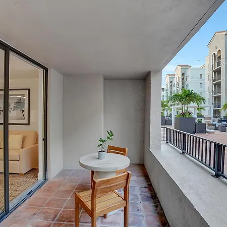 Stylish Modern Apartments At Gables Grand Plaza In Miami Room photo