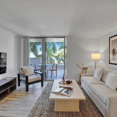 Stylish Modern Apartments At Gables Grand Plaza In Miami Room photo