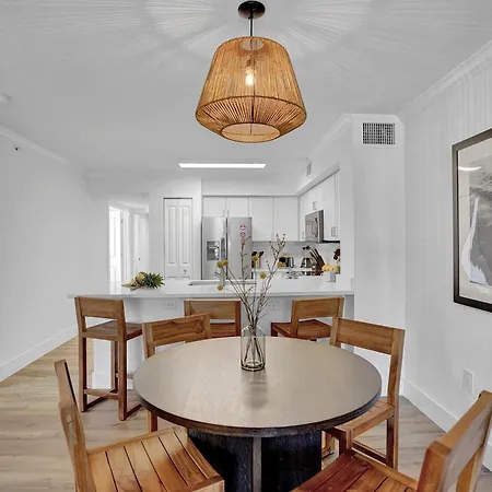 Stylish Modern Apartments At Gables Grand Plaza In Miami Room photo