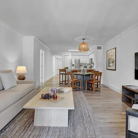 Stylish Modern Apartments At Gables Grand Plaza In Miami Room photo