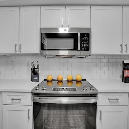 Stylish Modern Apartments At Gables Grand Plaza In Miami Room photo