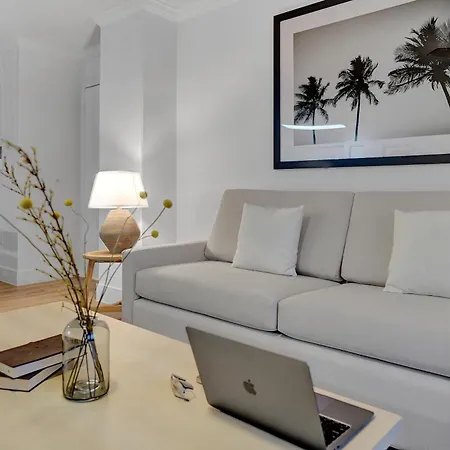 Stylish Modern Apartments At Gables Grand Plaza In Miami Room photo