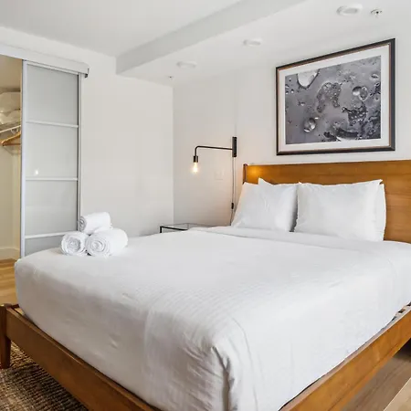 Stylish Modern Apartments At Gables Grand Plaza In Miami Room photo