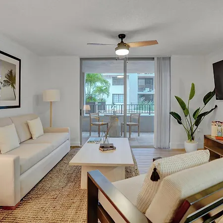 Stylish Modern Apartments At Gables Grand Plaza In Miami Room photo