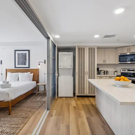 Stylish Modern Apartments At Gables Grand Plaza In Miami Room photo