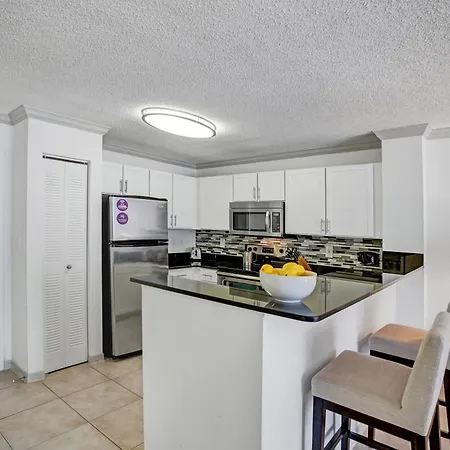 Stylish Modern Apartments At Gables Grand Plaza In Miami Room photo