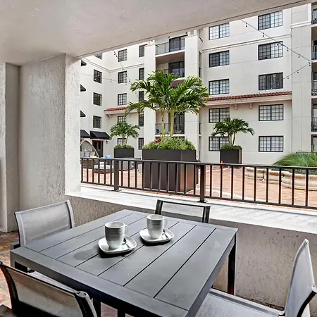 Stylish Modern Apartments At Gables Grand Plaza In Miami Room photo