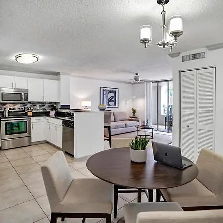 Stylish Modern Apartments At Gables Grand Plaza In Miami Room photo