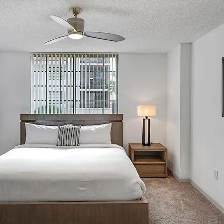 Stylish Modern Apartments At Gables Grand Plaza In Miami Exterior photo