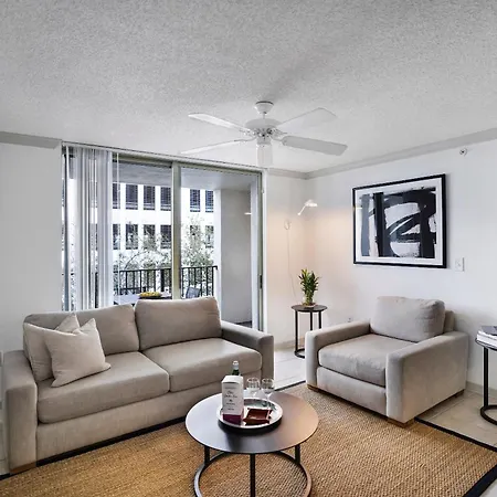 Stylish Modern Apartments At Gables Grand Plaza In Miami Room photo