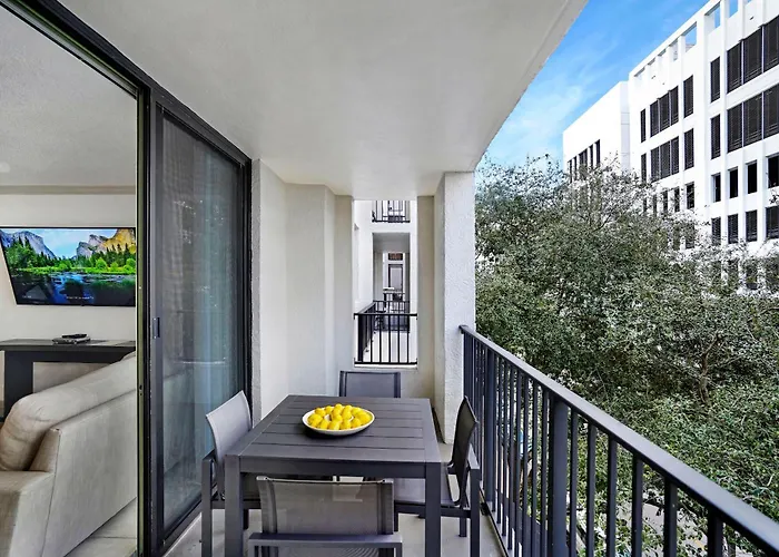 Stylish Modern Apartments At Gables Grand Plaza In Miami