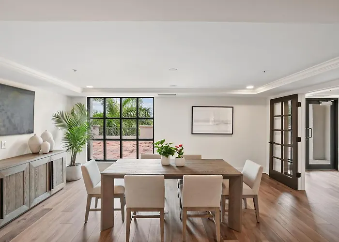 Stylish Modern Apartments At Gables Grand Plaza In Miami