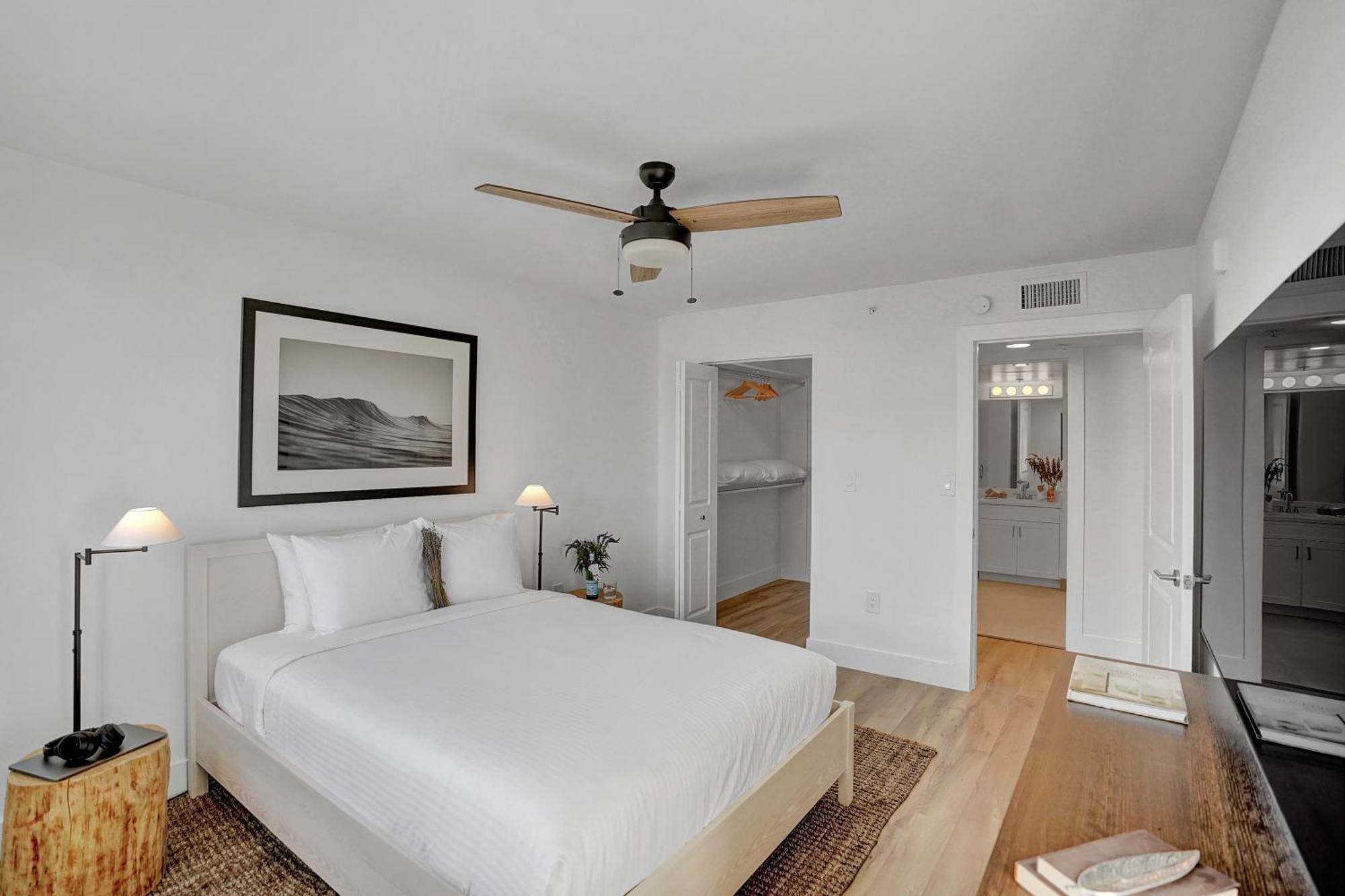 Stylish Modern At Gables Grand Plaza In Apartment Miami