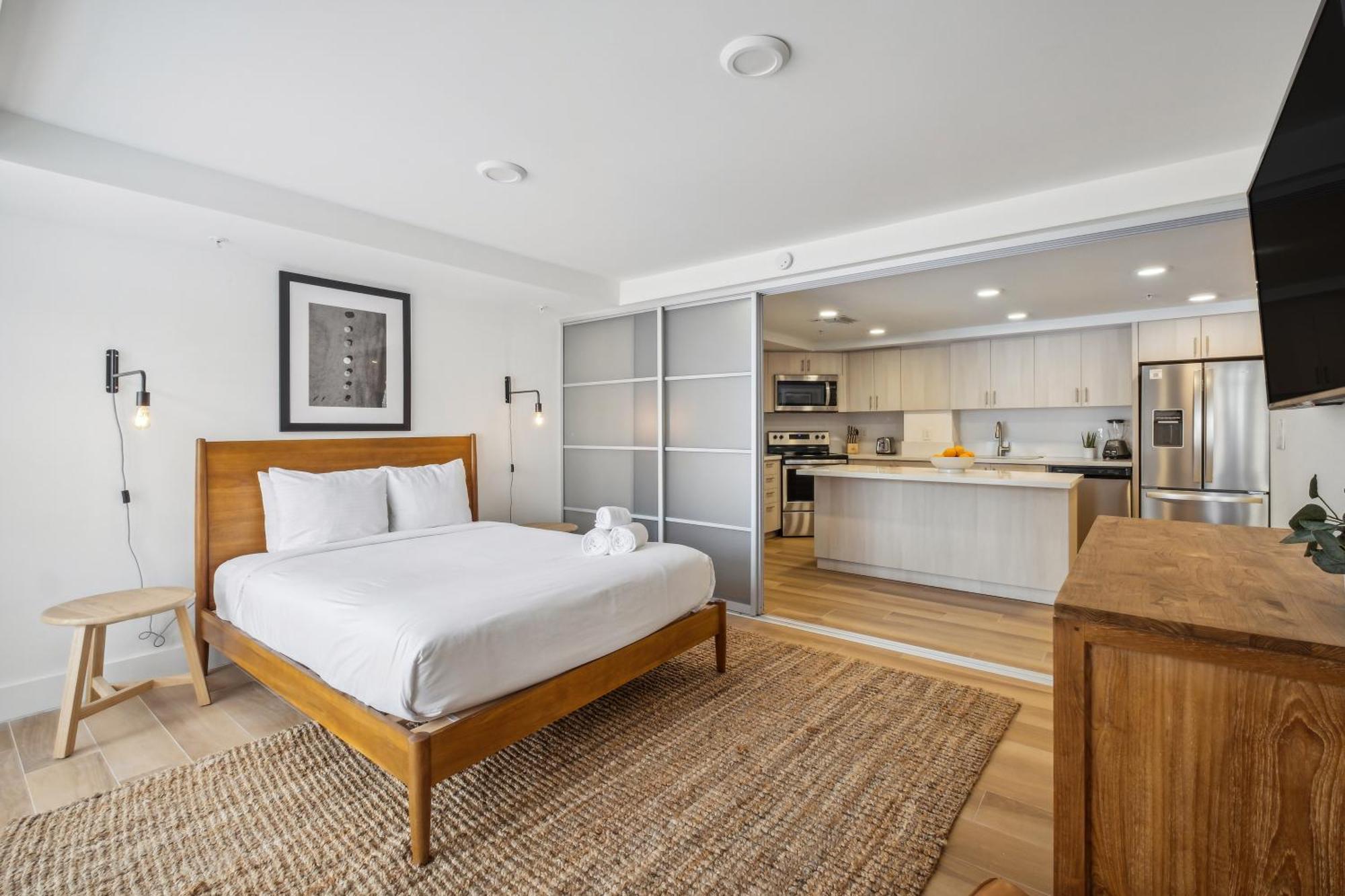 Stylish Modern At Gables Grand Plaza In Apartment Miami
