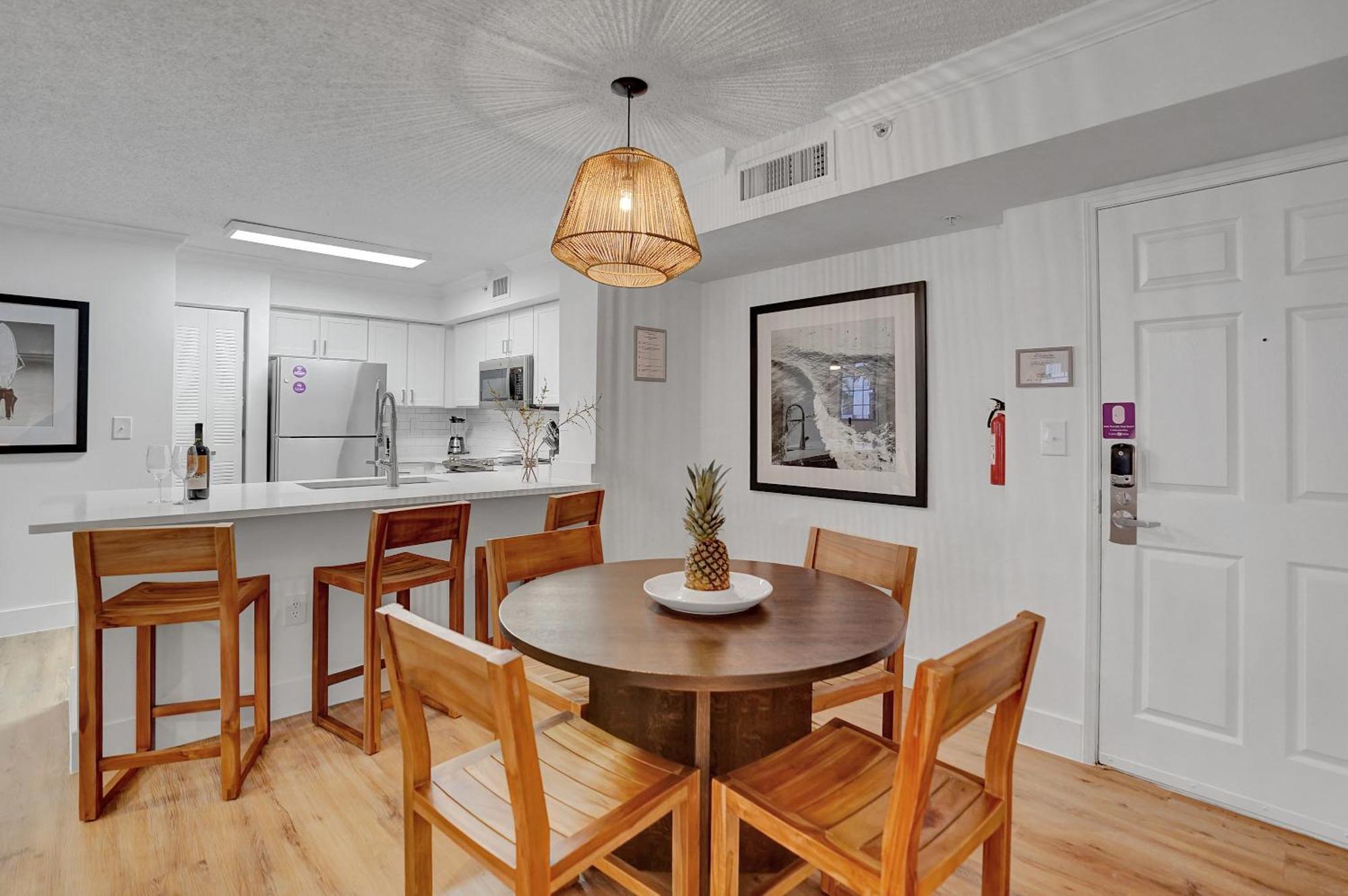 Stylish Modern At Gables Grand Plaza In Apartment *