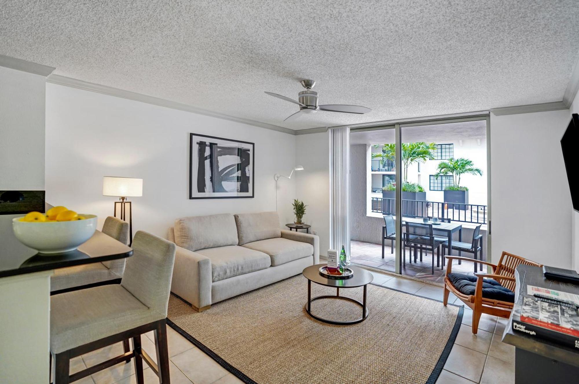 Stylish Modern At Gables Grand Plaza In Apartment *