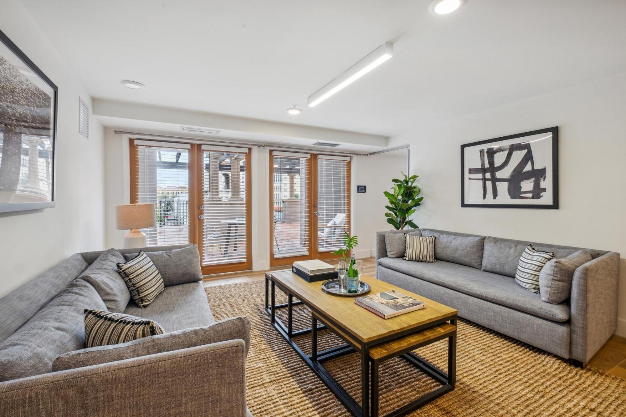 Apartment Stylish Modern At Gables Grand Plaza In *