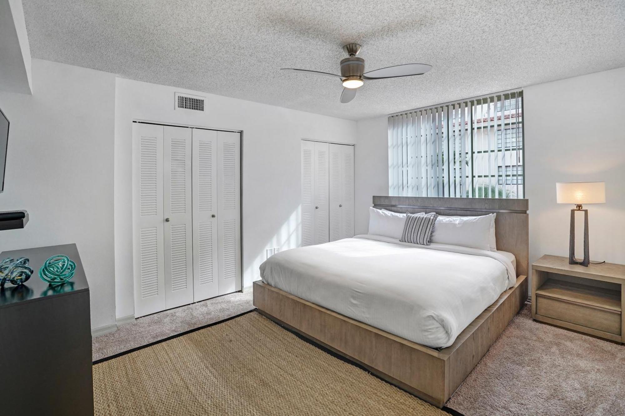 Stylish Modern At Gables Grand Plaza In Apartment Miami